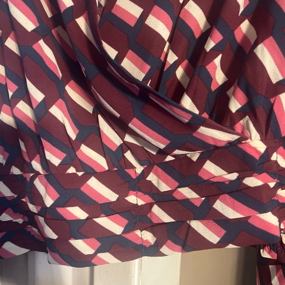 Lane Bryant size 22 long sleeve wrap top geometic print NEW with tags - Picture 7 of 7